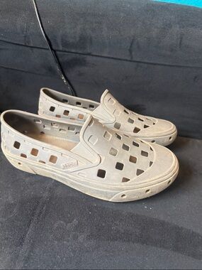 Vans boys slip on. Size 4 boys